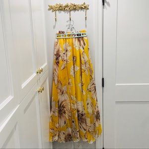 Long maxi skirt yellow with flowers